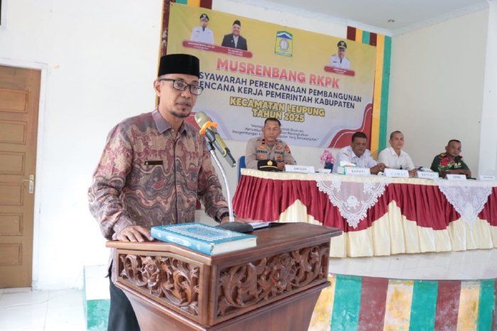 Wakili Pj Bupati, Staf Ahli Bidang Keistimewaan Aceh, SDM dan Kerjasama Buka Musrenbang Kecamatan Leupung