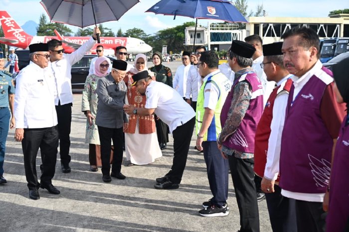 Dampingi Pj Gubernur Aceh, Pj Bupati Aceh Besar Bersama Forkopimda Aceh Sambut Kedatangan Wapres RI di Bandara SIM