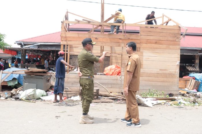 Satpol PP Aceh Besar Bersama Tim Gabungan Tertibkan Bangunan Liar di Pasar Induk Lambaro