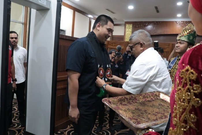 Pj Bupati Aceh Besar Dampingi Pj Gubernur Aceh Sambut Kedatangan Menpora