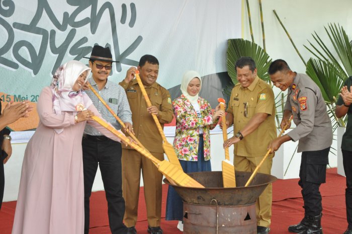 Wakili Pj Bupati, Sekda Aceh Besar Buka Kenduri Aceh Rayeuk di Kota Jantho