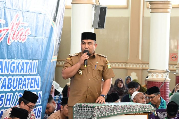 Pj Bupati Peusijuek dan Lepas Keberangkatan Jamaah Calon Haji Aceh Besar