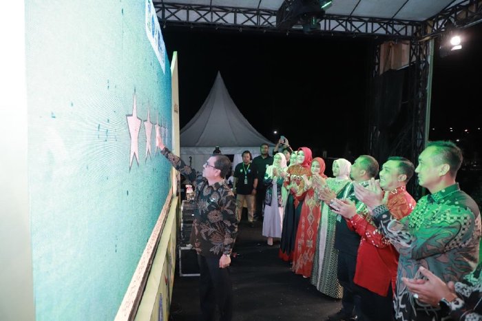 Pj Sekda Aceh Tutup Bazar UMKM Expo Aceh Besar Ribuan Pengunjung Saksikan Acara Penutupan