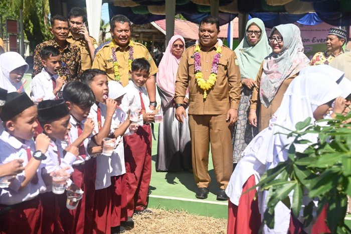 Wakili Pj Bupati, Sekda Aceh Besar Buka Even Promosi Kebersihan di SDN 1 Lhoknga