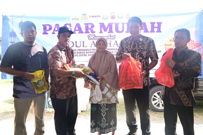 Warga Krueng Raya Nikmati Pasar Khusus Jelang Idul Adha, 400 Kupon Laris Manis