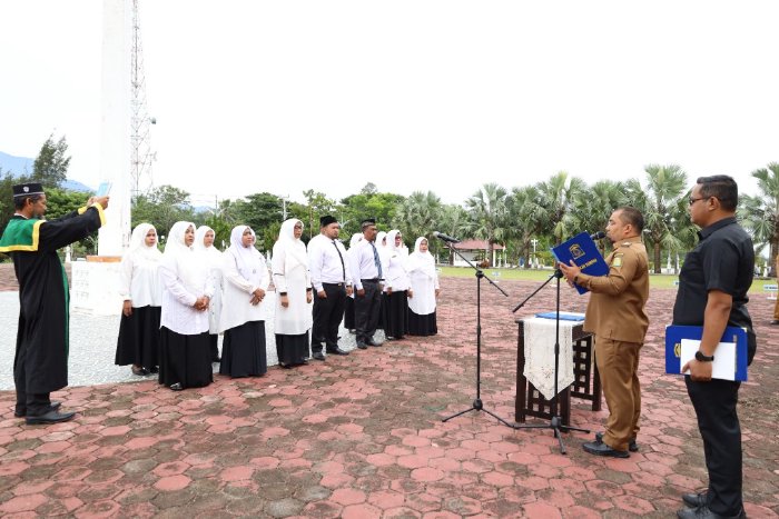 Pj Bupati Aceh Besar Lantik 14 Kepsek