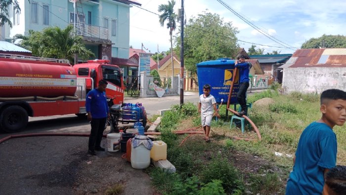 Pemkab Aceh Besar Salurkan 696.000 Liter Air Bersih di Lhoknga dalam Dua Hari