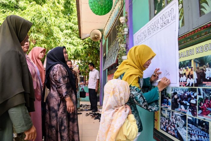 Bunda PAUD Aceh Besar Teken Komitmen Bersama Orangtua Siswa Baru untuk Taati Aturan Sekolah