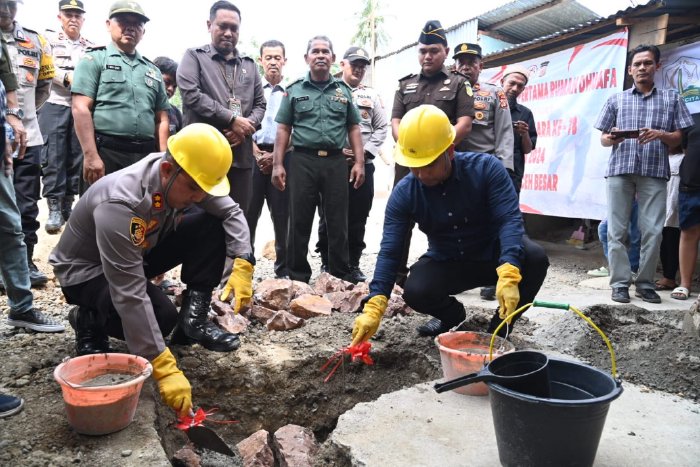 Wakili Pj Bupati, Plt Kadis Sosial Aceh Besar Lakukan Peletakan Batu Pertama Rumah Dhuafa di Lampaseh Lhok