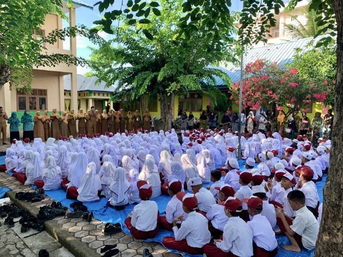 Plt Camat Peukan Bada Tinjau Program MPLS di SDN 1 Peukan Bada