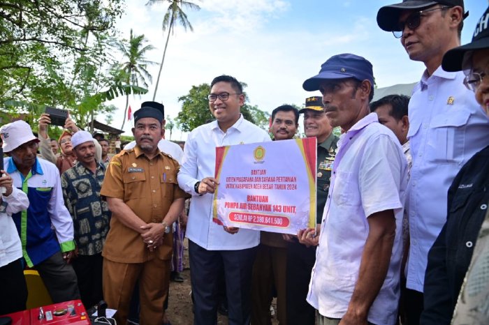 Wakili Pj Bupati, Asisten II Sekda Aceh Besar Sambut Wamentan RI di Gampong Keureuweung Blang