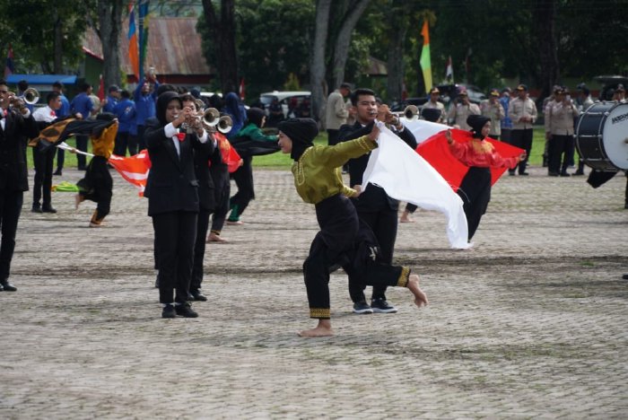 Tarian Massal dan Drum Band HUT ke-79 RI Pukau Ribuan Warga Kota Jantho