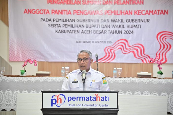 Wakili Pj Bupati, Asisten I Sekda Aceh Besar Hadiri Pengambilan Sumpah dan Pelantikan Anggota Panwaslihcam Tahun 2024