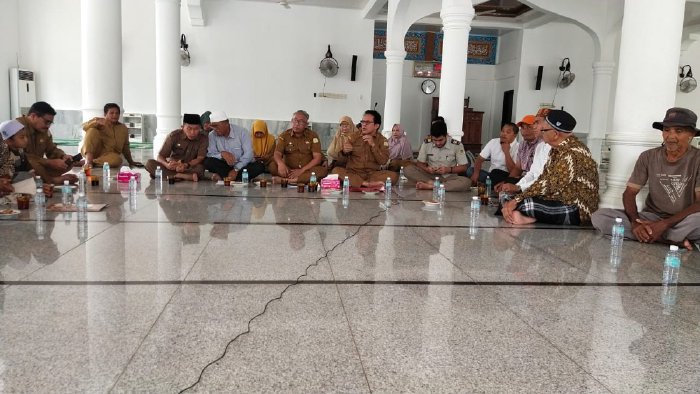 Wakili Pj Bupati, Asisten 1 Sekda Aceh Besar Pimpin Rapat Identifikasi Hukum Adat di Lamlhom