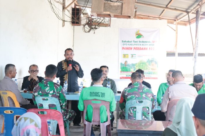 Wakili Pj Bupati, Asisten II Sekda Aceh Besar Hadiri Temu Ramah dan Panen Perdana Padi Hasil Pupuk Organik Nasional