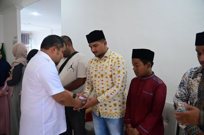 Pj Bupati Iswanto Salurkan Bantuan Uang Saku untuk Duta Aceh Besar di MTQ Samarinda