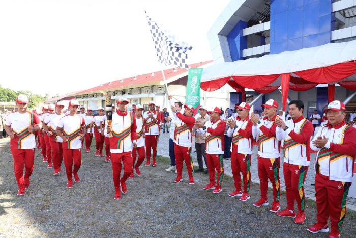 Usai Bermalam di Kota Jantho, Kirab Obor Api PON Dilepas Pj Bupati Iswanto Menuju Banda Aceh