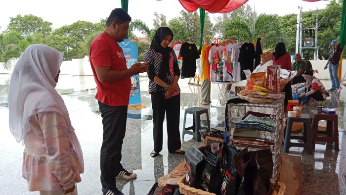 Produk UMKM Aceh Besar Laris Manis di Venue PON XXI Aceh - Sumut