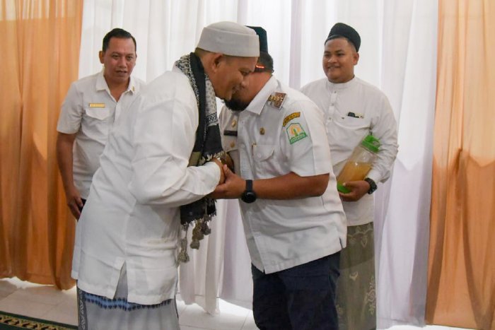 Bersama Pimpinan OPD, Pj Bupati Aceh Besar Hadiri Maulid di Dayah Darul Ulum Abu Lueng Ie