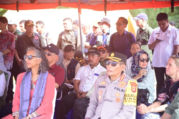 Wakili Pj Bupati, Asisten II Sekda Aceh Besar Ikut Tanam Mangrove pada Peringatan Bulan PRB