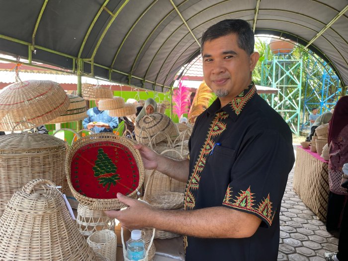 Plt Kepala Diskopukmdag Aceh Besar Dukung Usulan Pembentukan Koperasi Pengrajin Rotan