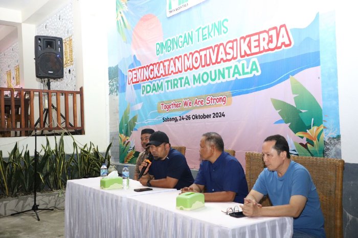 Pj Bupati Aceh Besar Buka Bimtek Peningkatan Motivasi Kerja PDAM Tirta Mountala