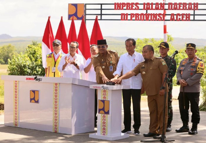 Tekan Tombol Sirene Resmikan Inpres Jalan Daerah, Presiden Jokowi didampingi Pj Gubernur Aceh dan Pj Bupati Aceh Besar