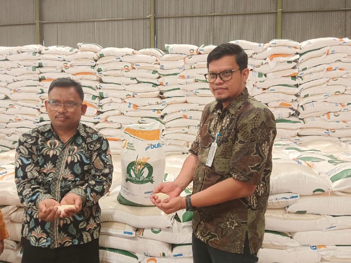 Jelang Penyaluran Bantuan Beras, Kadis Pangan Aceh Besar Sambangi Gudang Bulog