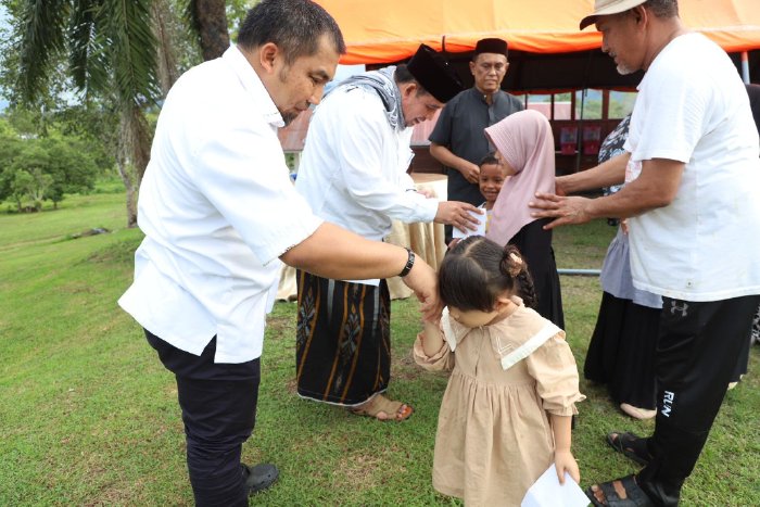 Peringatan Maulid Nabi di Balee Beut Meuligoe, Pj Bupati Aceh Besar Santuni Anak Yatim