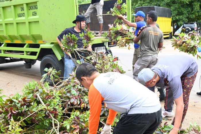 Pemkab Aceh Besar Gelar Aksi Satu Jam Pungut Sampah di Kawasan KIA Ladong