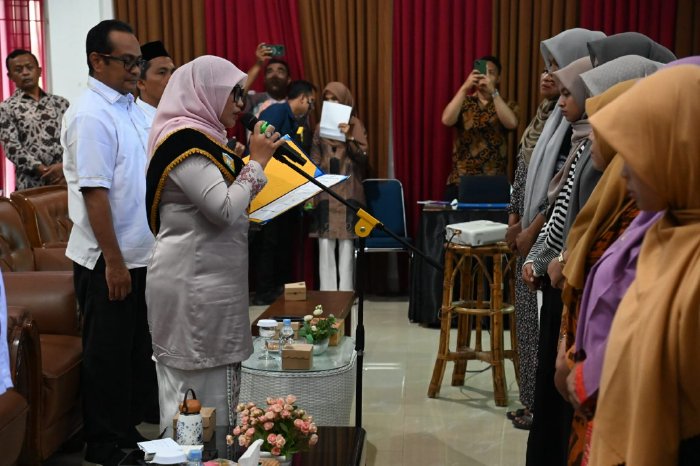 Bunda Literasi Aceh Besar Lantik Forum Perpustakaan Gampong