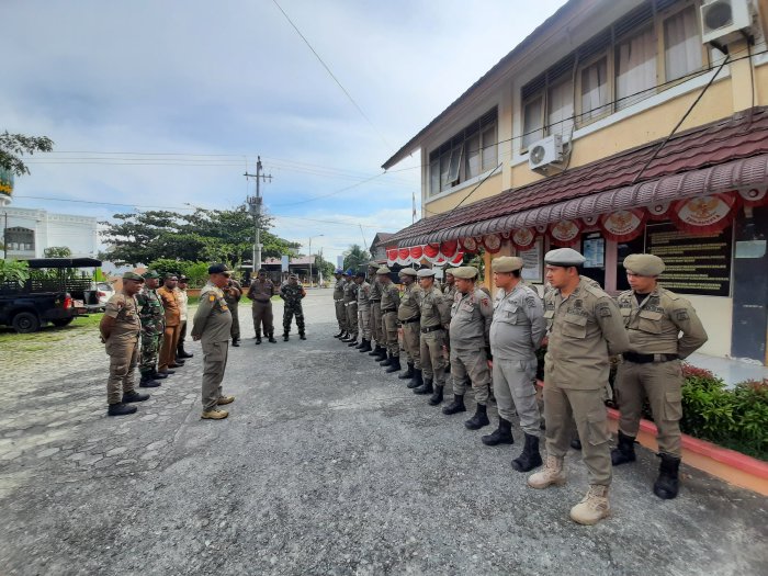 Langgar Aturan, Satpol PP dan WH Aceh Besar Tertibkan Bangunan Liar di Peukan Bada