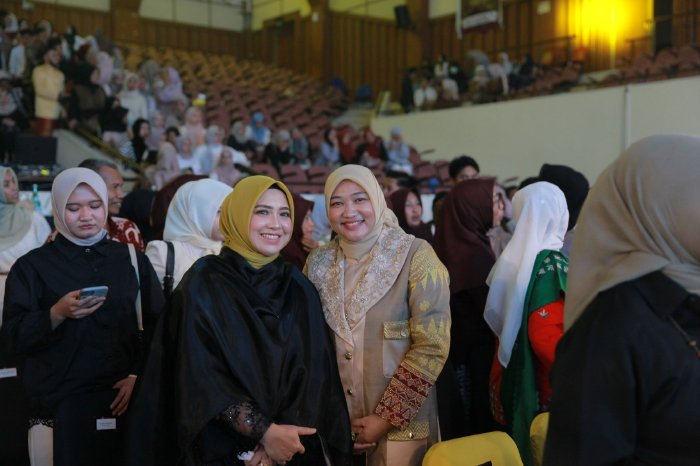 Pj Ketua Dekranasda Aceh Besar Hadiri Malam Pemilihan Agam Inong Aceh 2024