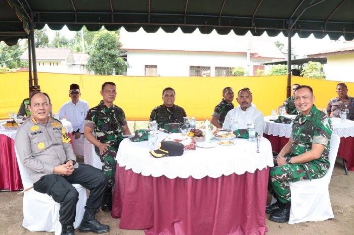 Wakili Pj Bupati, Asisten II Hadiri Penyerahan Bantuan MCK dan Pembagian Sembako Pangdam Iskandar Muda