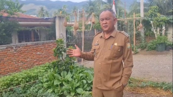 Camat Darul Kamal Ajak Warga Maksimalkan Lahan Sempit Jadi Produktif