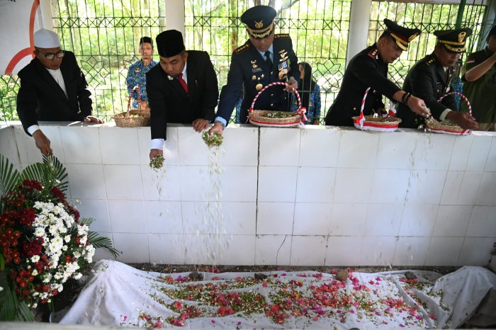 Peringati Hari Pahlawan ke-79, Pemkab Aceh Besar Ziarahi Makam Panglima Polem