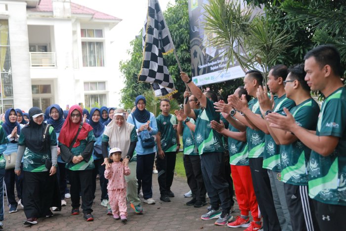 Ratusan Peserta Ikuti Jalan Santai Pesta UMKM Dekranasda Aceh Besar