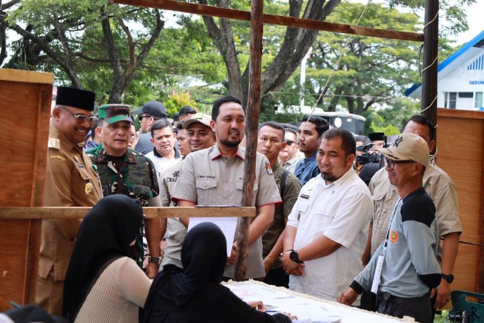 Pj Bupati Iswanto Dampingi Pj Gubernur Aceh Tinjau Pencoblosan di TPS Gue Gajah Aceh Besar