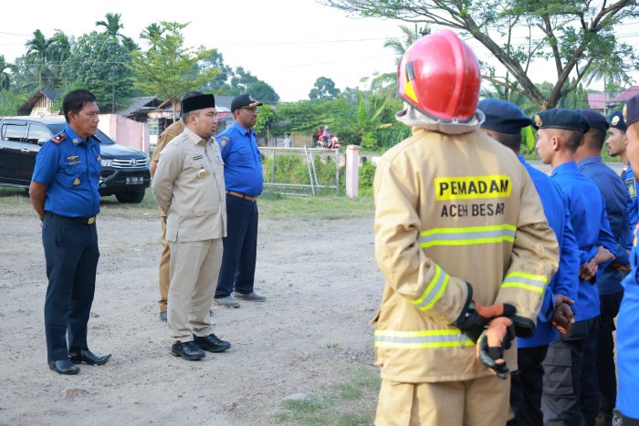 Pj Bupati Aceh Besar Tinjau Unit Damkar di Sibreh