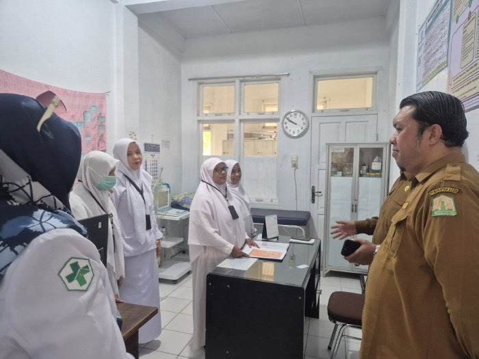 Kadinkes Aceh Kunjungi Puskesmas Darul Kamal