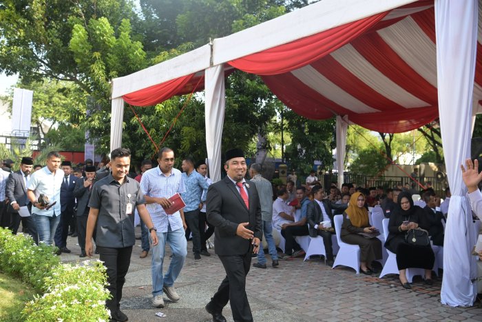 Pj Bupati Aceh Besar Hadiri Pelantikan Mualem/ Dek Fahd