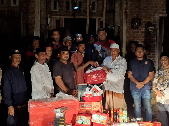 Pemkab Aceh Besar Berikan Bantuan Masa Panik Korban Kebakaran Lamtamot
