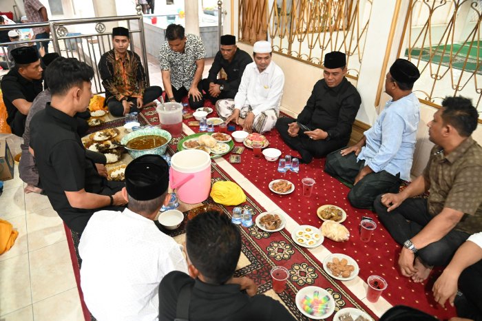 Bupati Aceh Besar Hadiri Khanduri Nuzulul Quran di Gampong Juroeng Peujeura