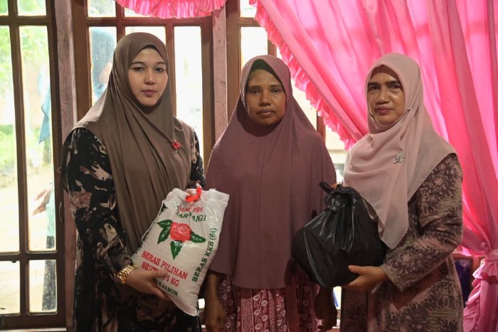 Istri Bupati dan Wabup Aceh Besar Blusukan ke Kuta Baro