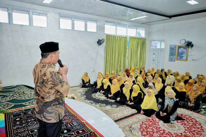 Bupati Aceh Besar Buka Puasa Bersama Nakes Krueng Barona Jaya