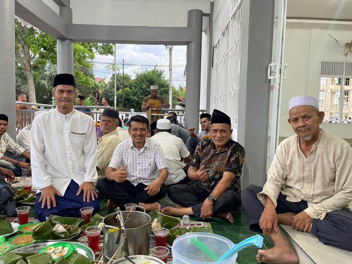 Camat Krueng Barona Jaya Hadiri Khanduri Nuzulul Quran di Meunasah Papeun