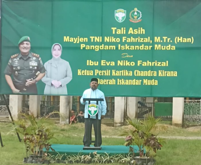Plt Camat Montasik Kembali Dampingi Pangdam IM Salurkan Bantuan Sembako untuk Warga Mon Ara
